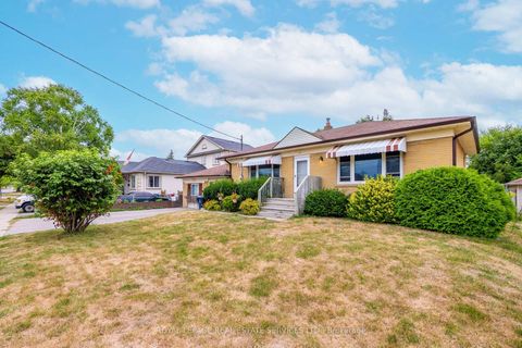 Photo 2 at 147 Poplar Road, West Hill, Toronto