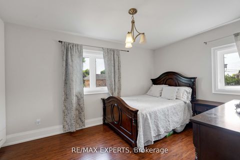 Photo 14 at 19 Kenora Crescent, Eglinton West, Toronto Photo 14 at 19 Kenora Crescent, Eglinton West, Toronto