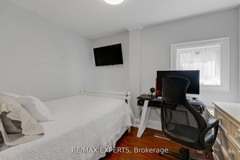 Photo 16 at 19 Kenora Crescent, Eglinton West, Toronto Photo 16 at 19 Kenora Crescent, Eglinton West, Toronto