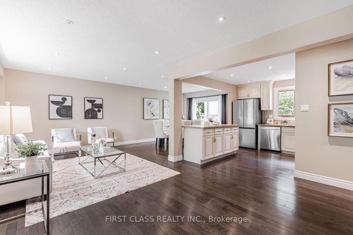Photo 3 at 97 Bridlewood Boulevard, Sullivan, Toronto
