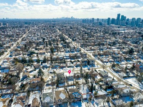 Photo 10 at 10 Waring Court, Willowdale East, Toronto