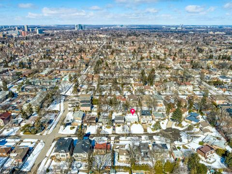 Photo 17 at 10 Waring Court, Willowdale East, Toronto