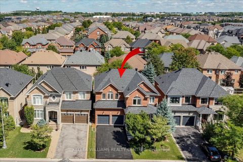 Photo 3 at 47 Ames Crescent, Bayview Northeast, Aurora