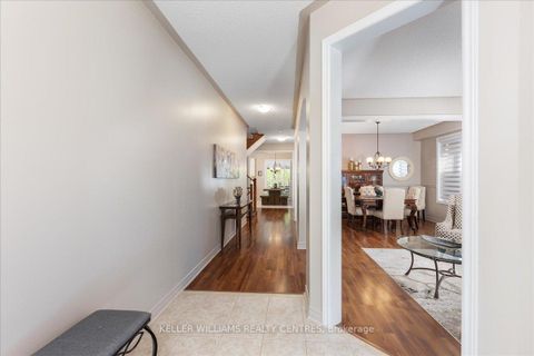 Photo 7 at 47 Ames Crescent, Bayview Northeast, Aurora