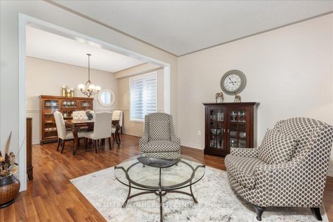 Photo 8 at 47 Ames Crescent, Bayview Northeast, Aurora