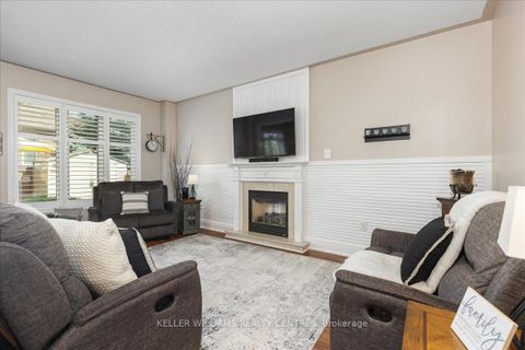Photo 12 at 47 Ames Crescent, Bayview Northeast, Aurora