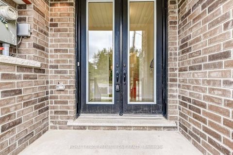 Photo 3 at 110 Thule Street, Vellore Village, Vaughan