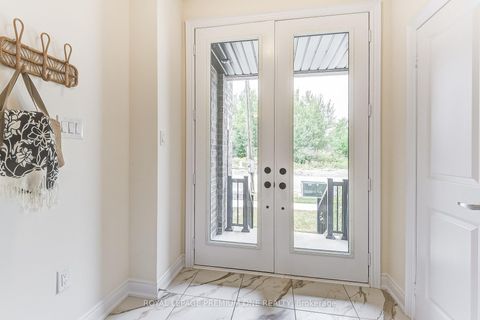 Photo 4 at 110 Thule Street, Vellore Village, Vaughan