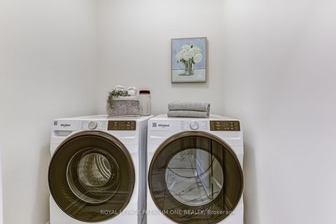 Photo 11 at 110 Thule Street, Vellore Village, Vaughan