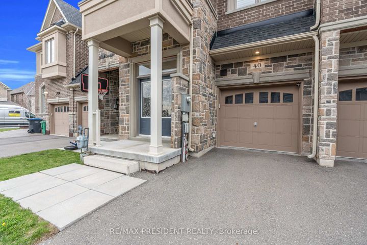 Photo 4 at 40 Dalbeattie Drive, Bram West, Brampton