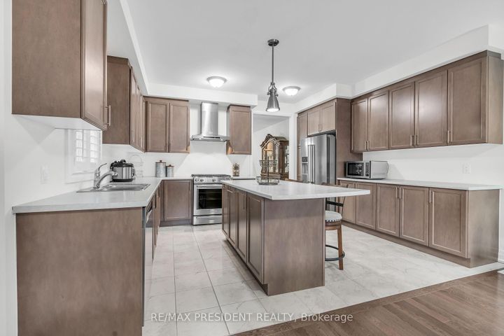 Photo 12 at 40 Dalbeattie Drive, Bram West, Brampton