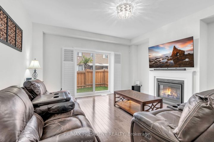 Photo 13 at 40 Dalbeattie Drive, Bram West, Brampton