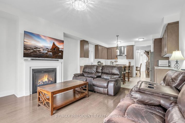 Photo 15 at 40 Dalbeattie Drive, Bram West, Brampton