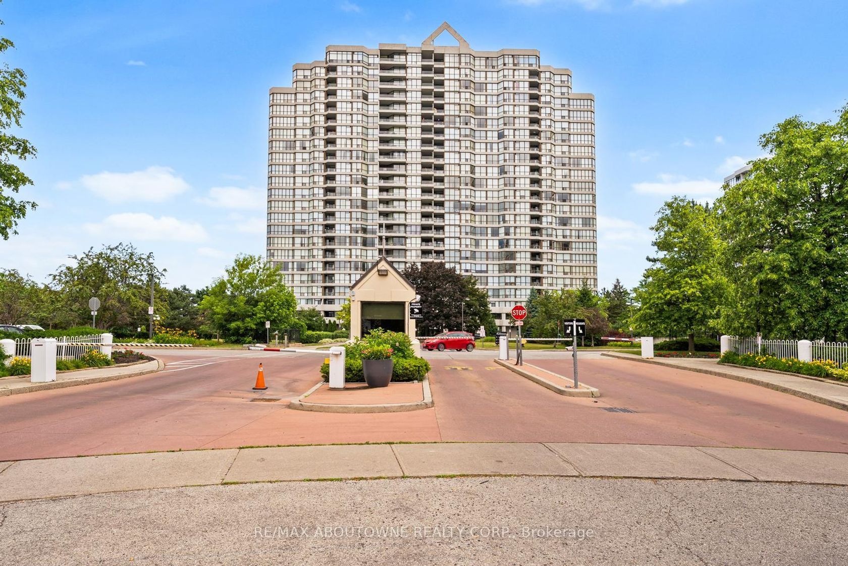 407 - 5 Rowntree Road, Jamestown, Toronto 