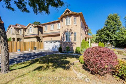 Photo 2 at 106 Craggview Drive, West Hill, Toronto