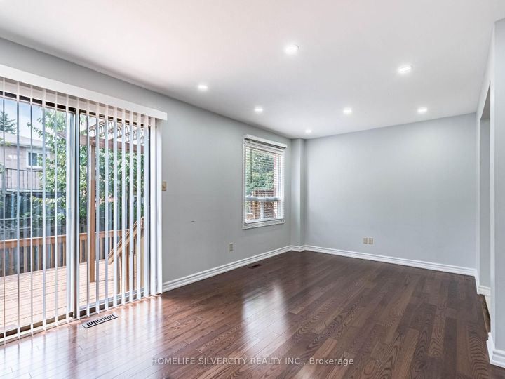 Photo 8 at 30 Castlehill Road, Northwood Park, Brampton