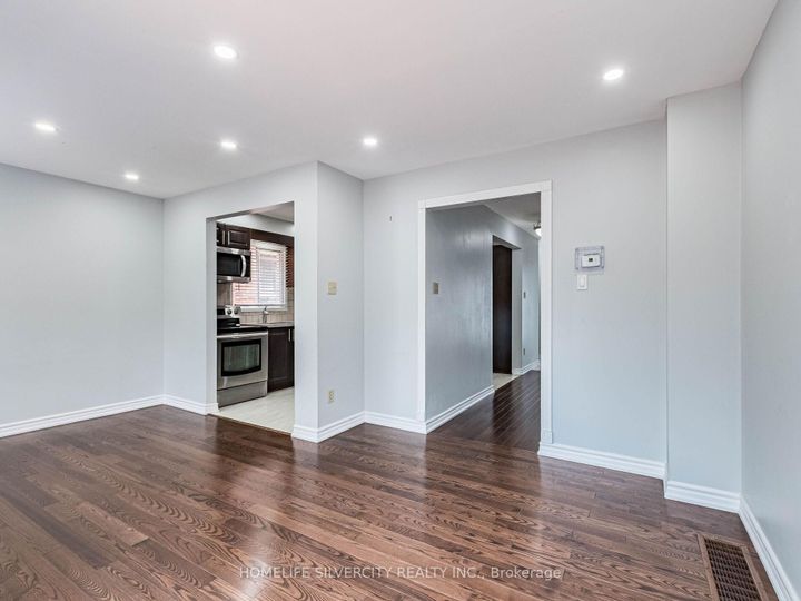 Photo 9 at 30 Castlehill Road, Northwood Park, Brampton