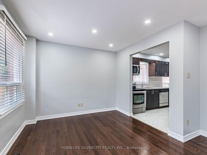 Photo 11 at 30 Castlehill Road, Northwood Park, Brampton