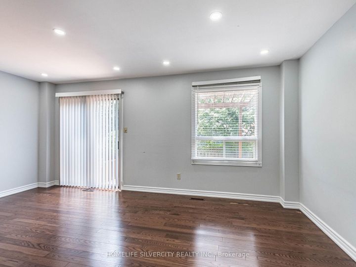 Photo 12 at 30 Castlehill Road, Northwood Park, Brampton