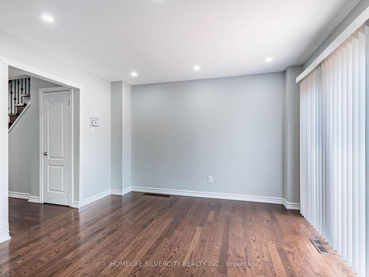 Photo 13 at 30 Castlehill Road, Northwood Park, Brampton