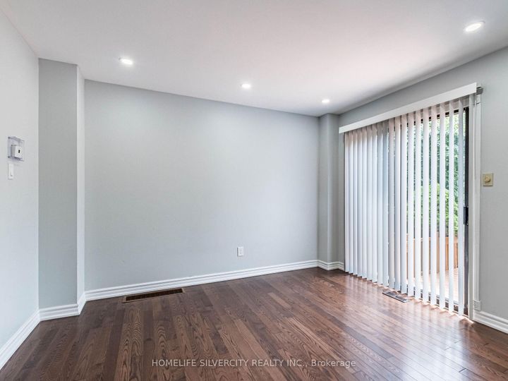 Photo 15 at 30 Castlehill Road, Northwood Park, Brampton