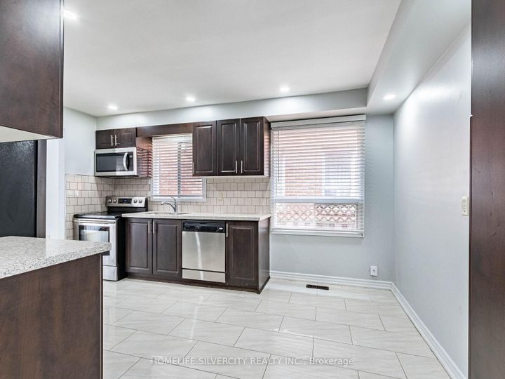 Photo 16 at 30 Castlehill Road, Northwood Park, Brampton