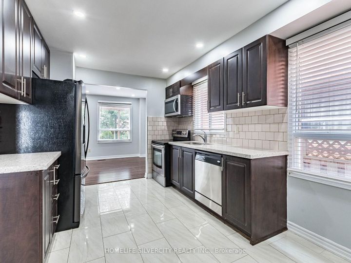 Photo 17 at 30 Castlehill Road, Northwood Park, Brampton