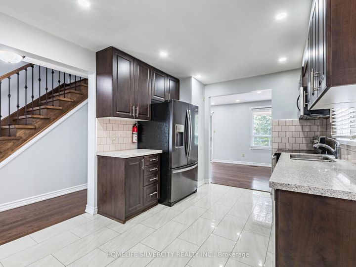 Photo 18 at 30 Castlehill Road, Northwood Park, Brampton