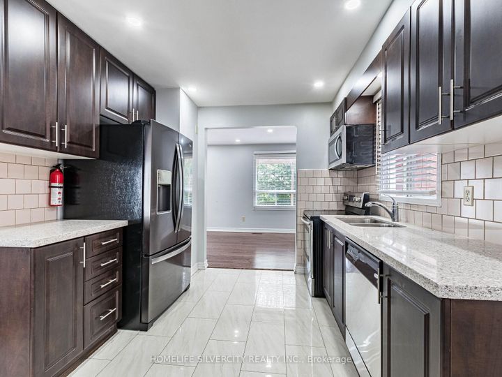 Photo 19 at 30 Castlehill Road, Northwood Park, Brampton