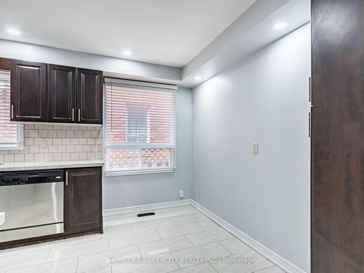 Photo 22 at 30 Castlehill Road, Northwood Park, Brampton