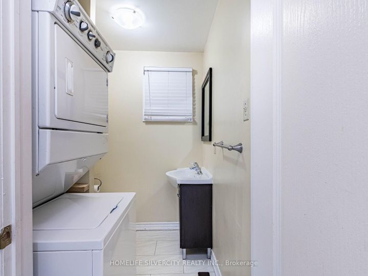 Photo 24 at 30 Castlehill Road, Northwood Park, Brampton