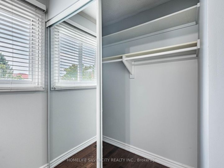 Photo 31 at 30 Castlehill Road, Northwood Park, Brampton