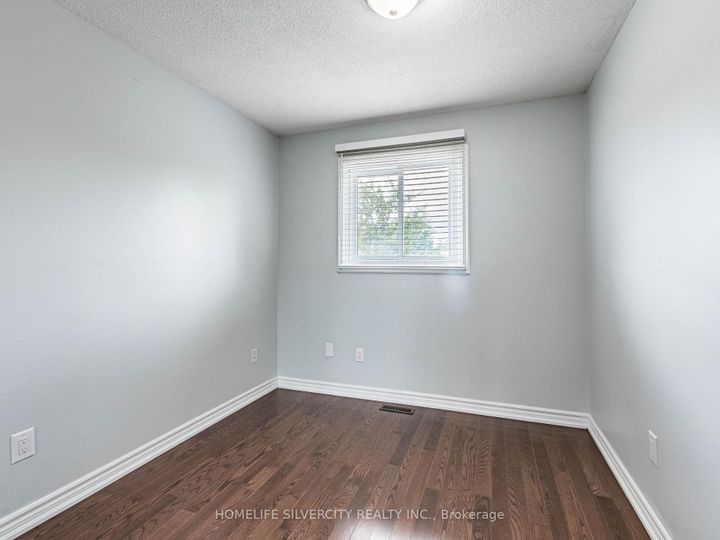 Photo 32 at 30 Castlehill Road, Northwood Park, Brampton