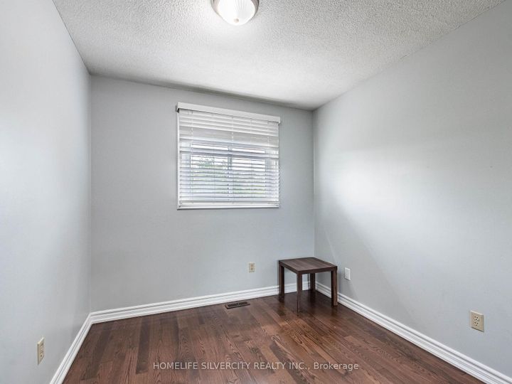 Photo 34 at 30 Castlehill Road, Northwood Park, Brampton