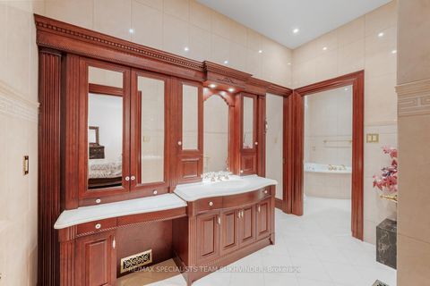 Photo 11 at 409 Dearbourne Avenue, King City, King