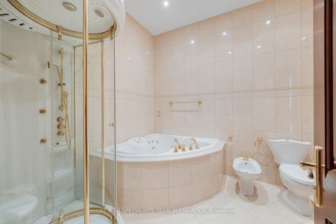 Photo 12 at 409 Dearbourne Avenue, King City, King