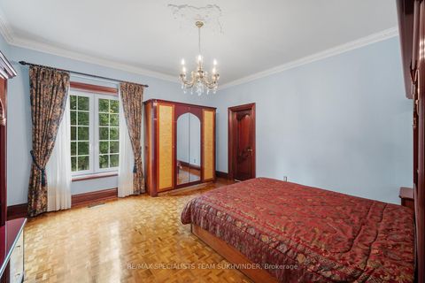 Photo 13 at 409 Dearbourne Avenue, King City, King