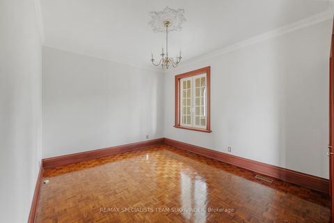 Photo 23 at 409 Dearbourne Avenue, King City, King