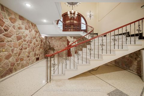 Photo 24 at 409 Dearbourne Avenue, King City, King