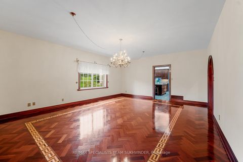 Photo 27 at 409 Dearbourne Avenue, King City, King