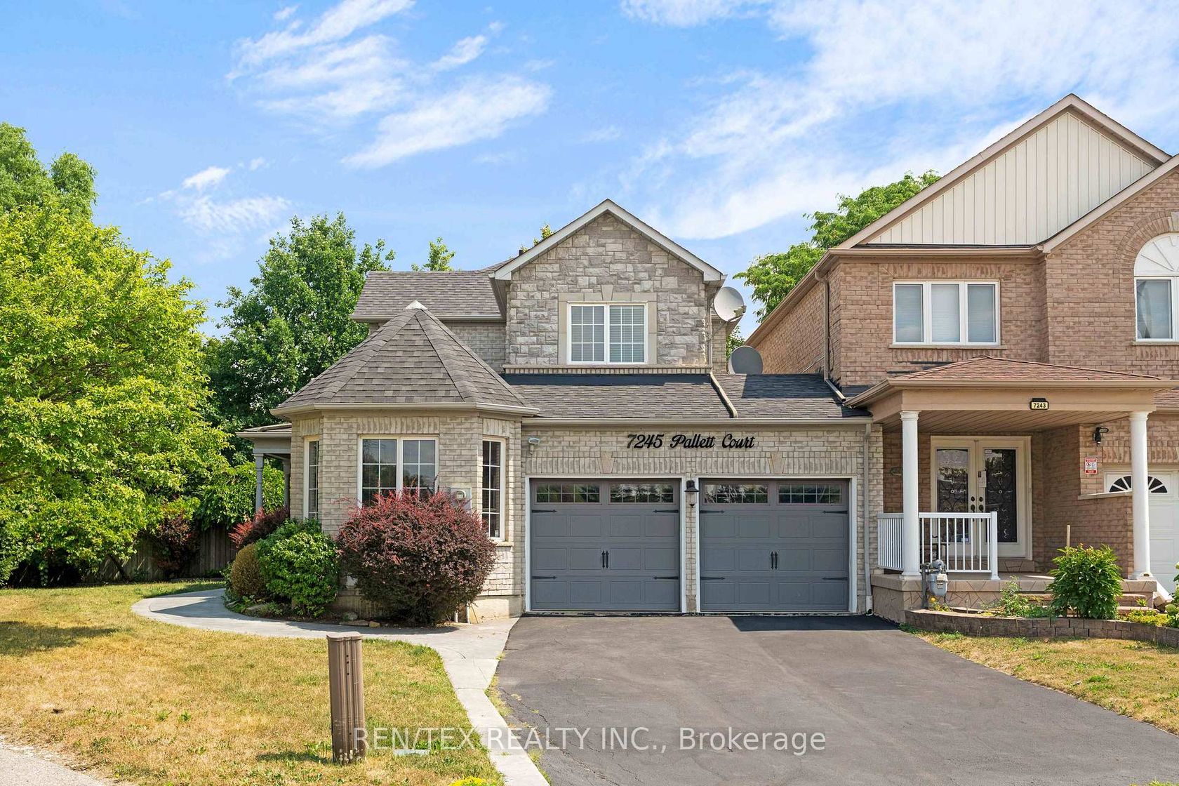 7245 Pallett Court, Meadowvale Village, Mississauga by Loree Meneguzzi Real Estate 7245 Pallett Court, Meadowvale Village, Mississauga