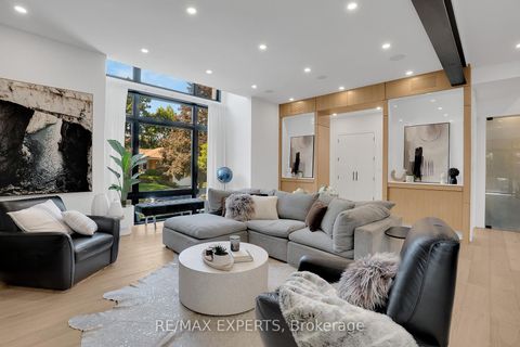 Photo 3 at 7 Woodvalley Drive, Humber Valley, Toronto