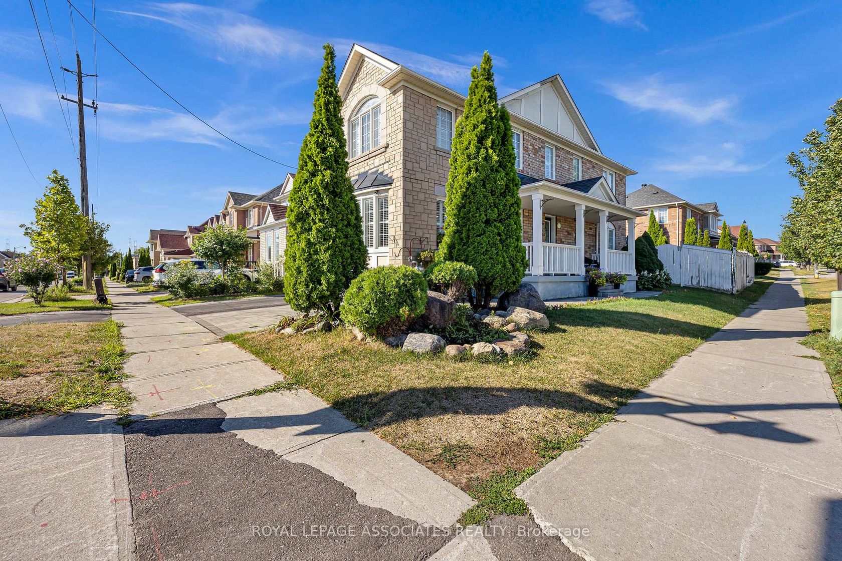 41 Pinoak Street, Rouge E11, Toronto by Loree Meneguzzi Real Estate 41 Pinoak Street, Rouge E11, Toronto