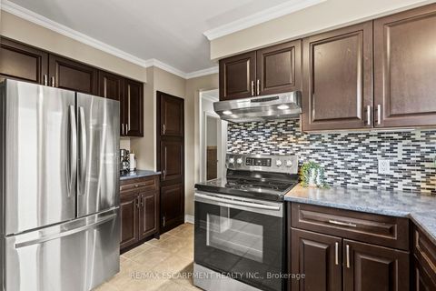Photo 12 at 1298 Napier Crescent, CP College Park, Oakville