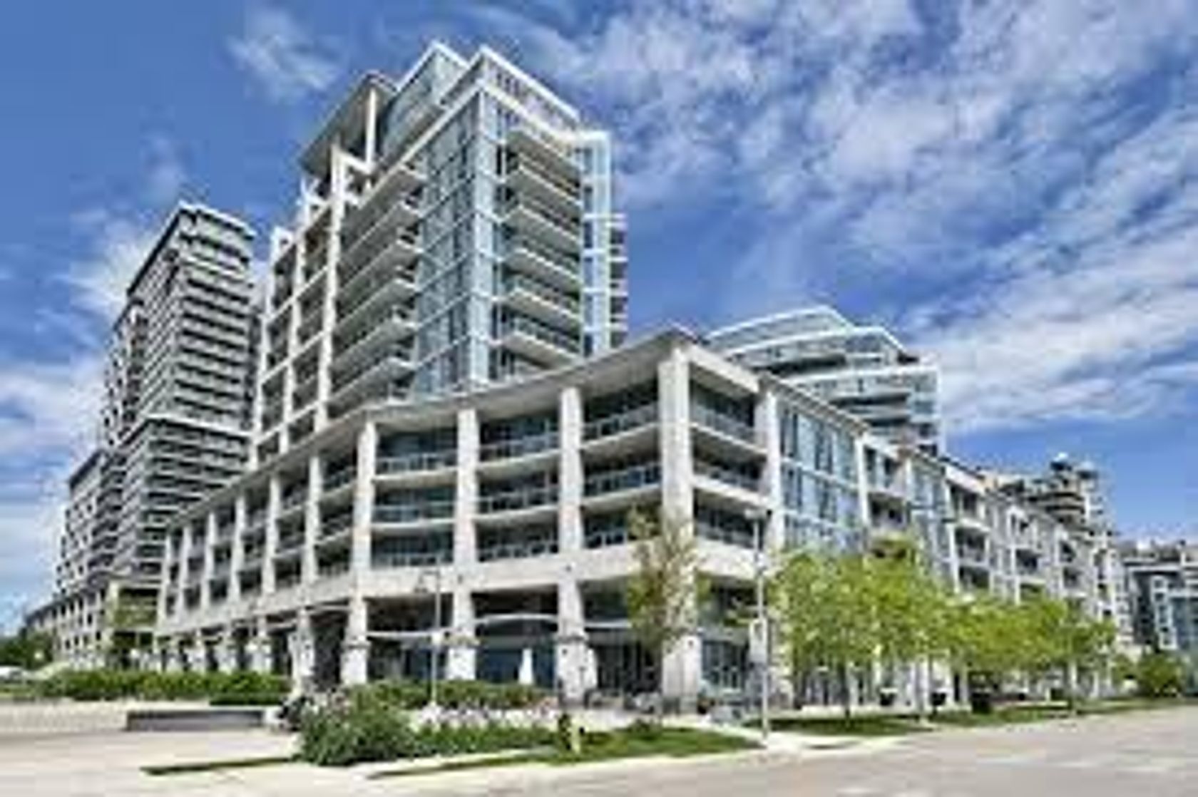 403 - 58 Marine Parade Drive, Mimico, Toronto by Loree Meneguzzi Real Estate 403 - 58 Marine Parade Drive, Mimico, Toronto