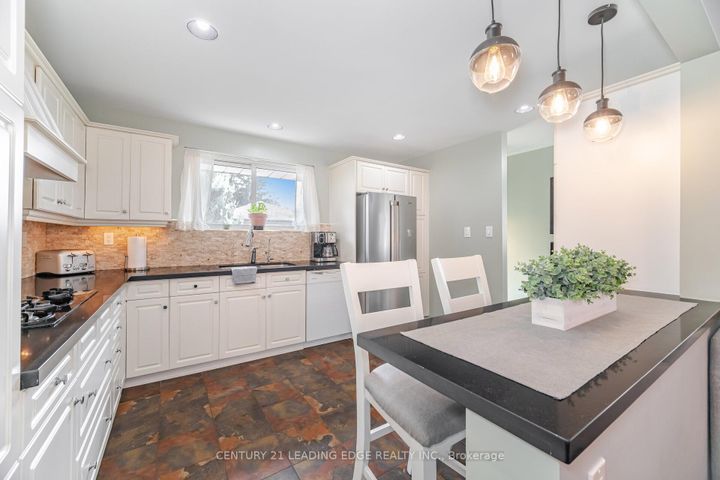 Photo 14 at 586 Curzon Avenue, Lakeview, Mississauga
