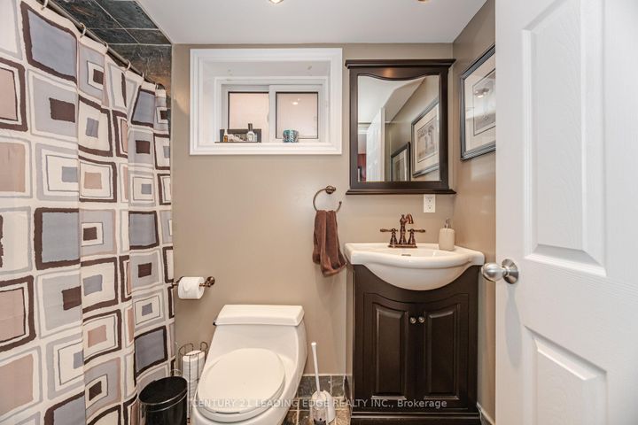 Photo 33 at 586 Curzon Avenue, Lakeview, Mississauga