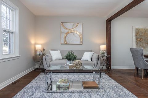 Photo 2 at 33 Southmead Road, Birchmount, Toronto