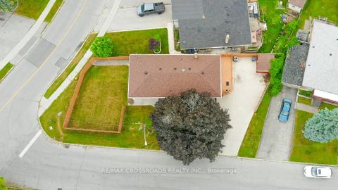Photo 2 at 2 Mackinac Crescent, Bendale, Toronto