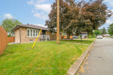 Photo 4 at 2 Mackinac Crescent, Bendale, Toronto
